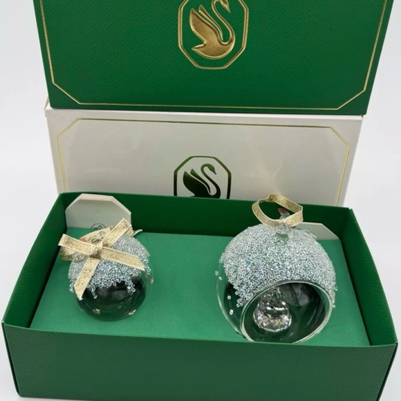 NIB Exclusive Swarovski Set/2 Balls With Christmas Tree Inside Ornament #5658125 - Picture 2 of 8